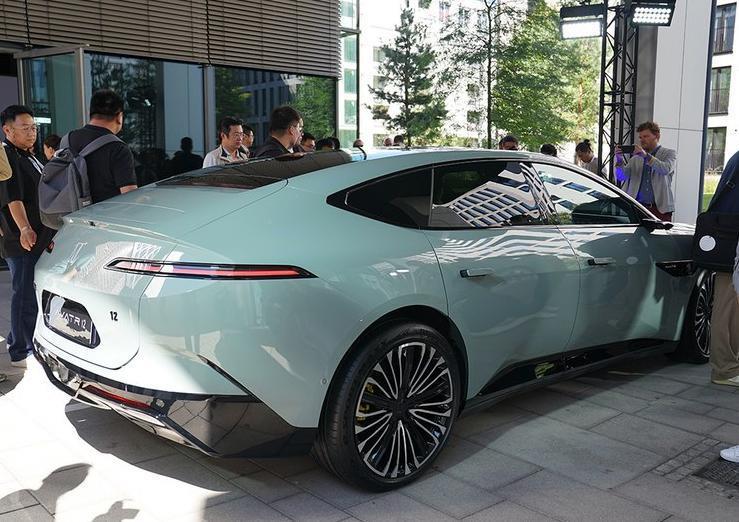 智界 S7 与阿维塔 12，谁才是华为的轿车王炸？