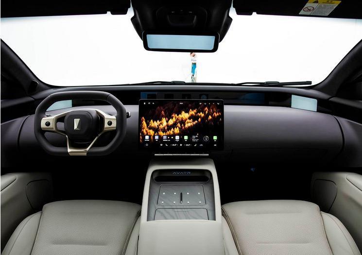 智界 S7 与阿维塔 12，谁才是华为的轿车王炸？