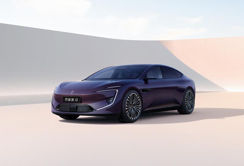 智界 S7 与阿维塔 12，谁才是华为的轿车王炸？