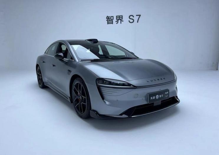 智界 S7 与阿维塔 12，谁才是华为的轿车王炸？
