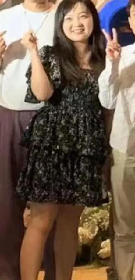 24岁林妙可参加婚礼，被指打扮土气，无滤镜照身材曝光