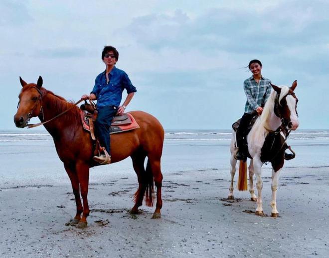 木村拓哉与妻子工藤静香罕见同框 十指紧扣超恩爱