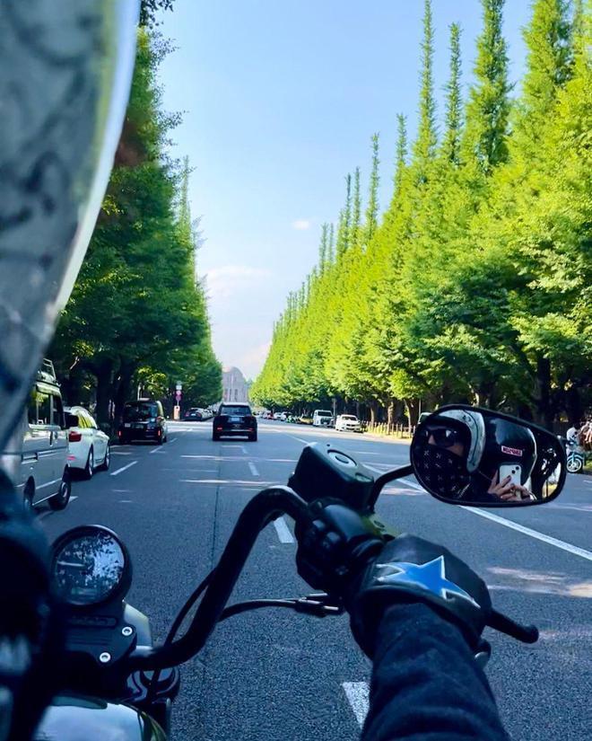 木村拓哉与妻子工藤静香罕见同框 十指紧扣超恩爱