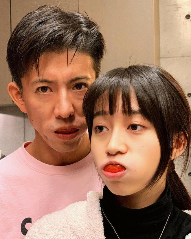 木村拓哉与妻子工藤静香罕见同框 十指紧扣超恩爱