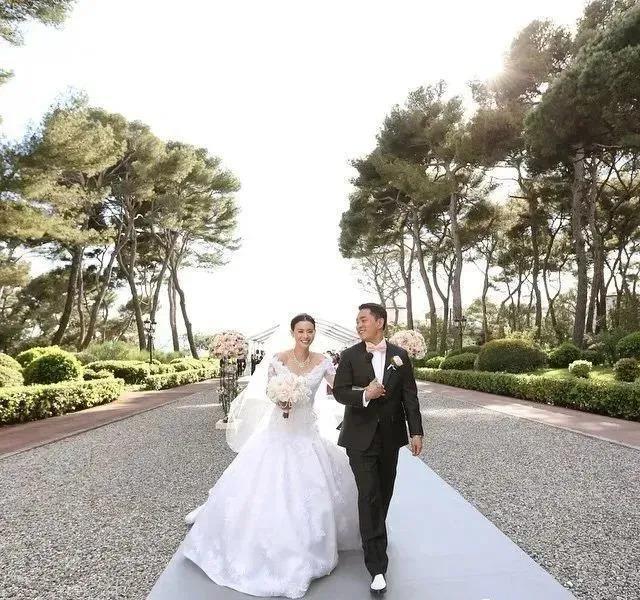 恭喜!顶级名媛出嫁,彩礼超10亿,女明星排队巴结…