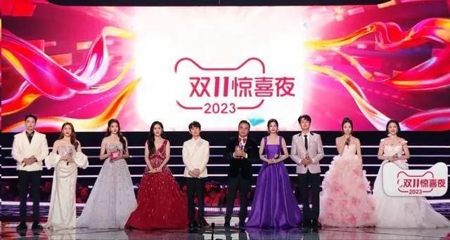 谢娜参加双十一晚会，抢词、忘梗太尴尬，她欠内娱一个“道歉”