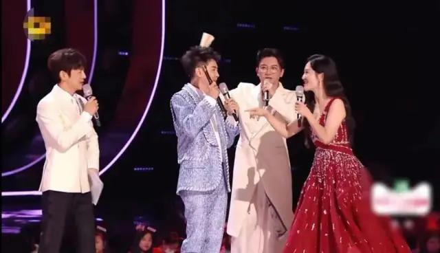 谢娜参加双十一晚会，抢词、忘梗太尴尬，她欠内娱一个“道歉”