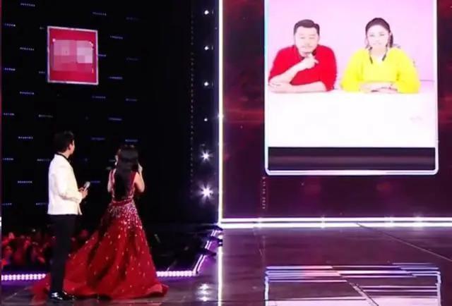 谢娜参加双十一晚会，抢词、忘梗太尴尬，她欠内娱一个“道歉”