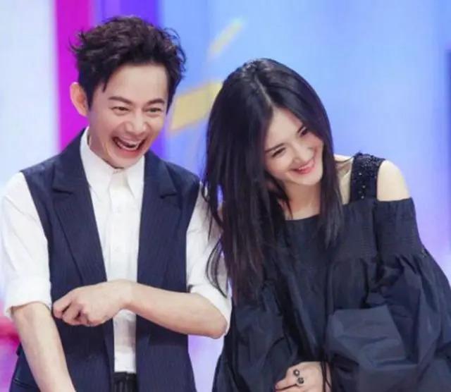 谢娜参加双十一晚会，抢词、忘梗太尴尬，她欠内娱一个“道歉”