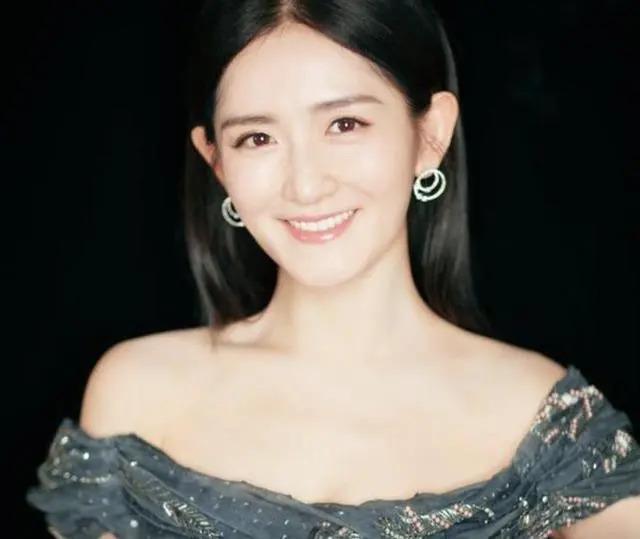 谢娜参加双十一晚会，抢词、忘梗太尴尬，她欠内娱一个“道歉”