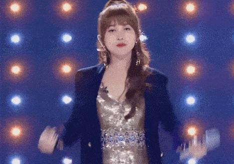 她找小19岁弟弟图啥，无痛当妈？