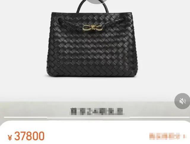 林志玲宣布退圈后罕露面，拎4万包陪老公会友