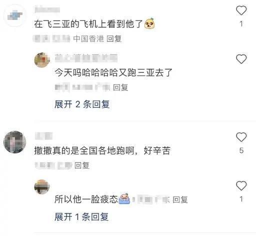 撒贝宁夫妇海洋王国被偶遇，带娃打水仗家庭氛围超好
