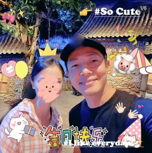 撒贝宁夫妇海洋王国被偶遇，带娃打水仗家庭氛围超好