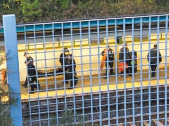 鲜血四溅，粉身碎骨！70岁华裔老人跳轨自杀，铁轨残肢断臂 四散一地！