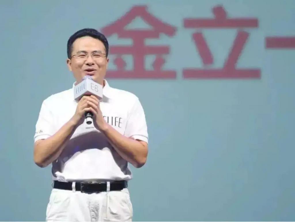 生完5胎到手50亿，她真赢了吗？