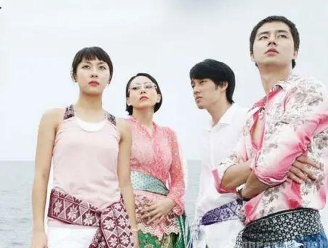 女神同台亮相：52岁李英爱优雅贵气，河智苑展示好身材