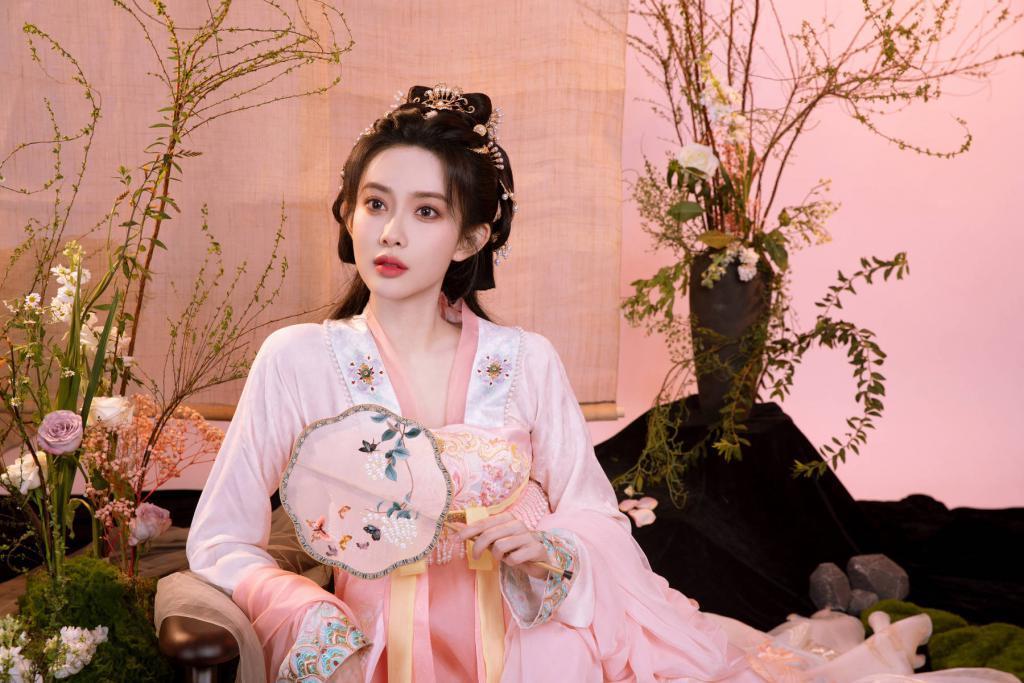 孟子义古风造型明媚灵动 宛如古画少女