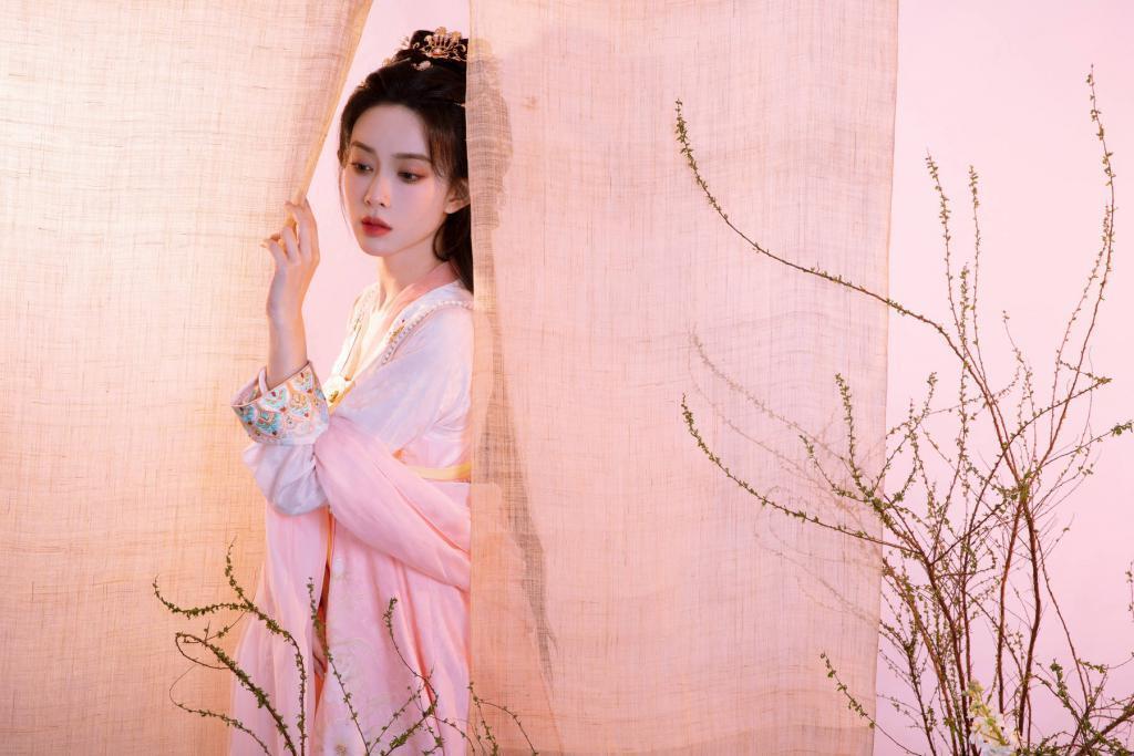 孟子义古风造型明媚灵动 宛如古画少女