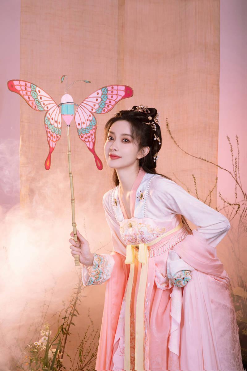 孟子义古风造型明媚灵动 宛如古画少女
