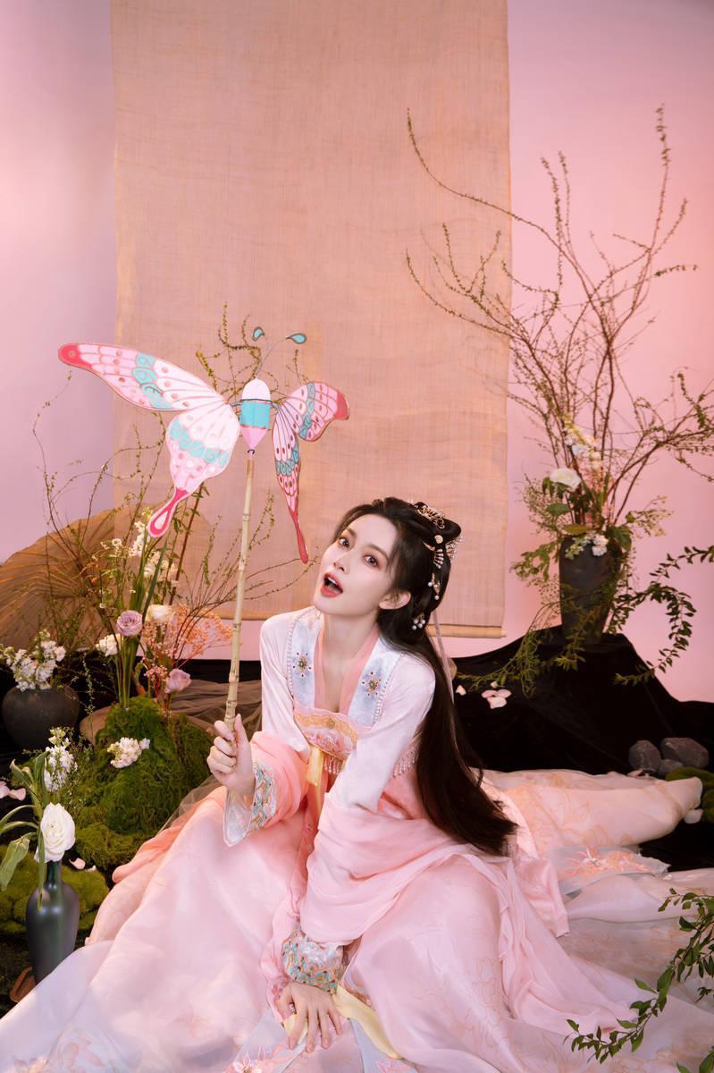 孟子义古风造型明媚灵动 宛如古画少女