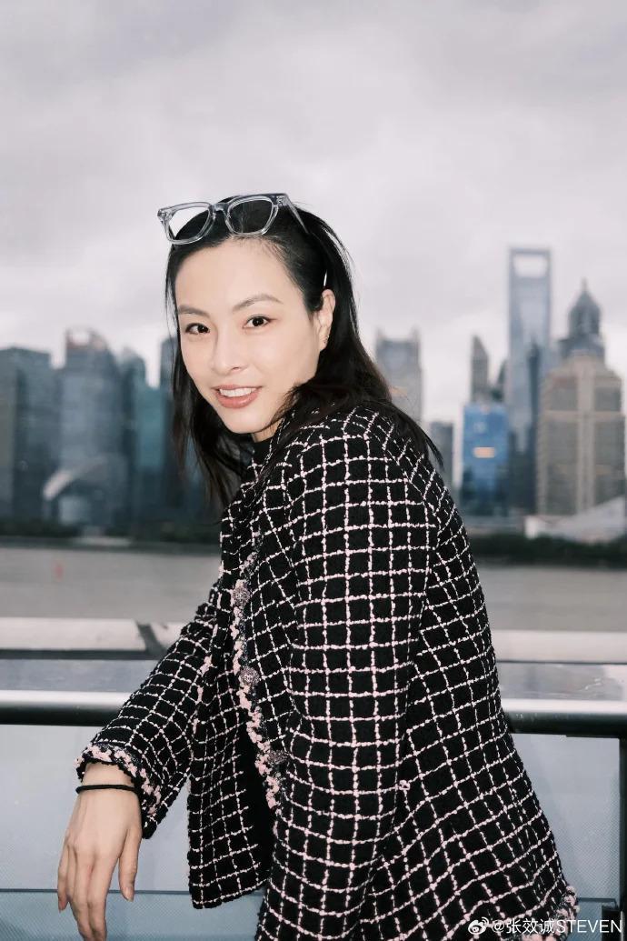 张效诚晒照为妻子庆生，吴敏霞隔空互动秀恩爱