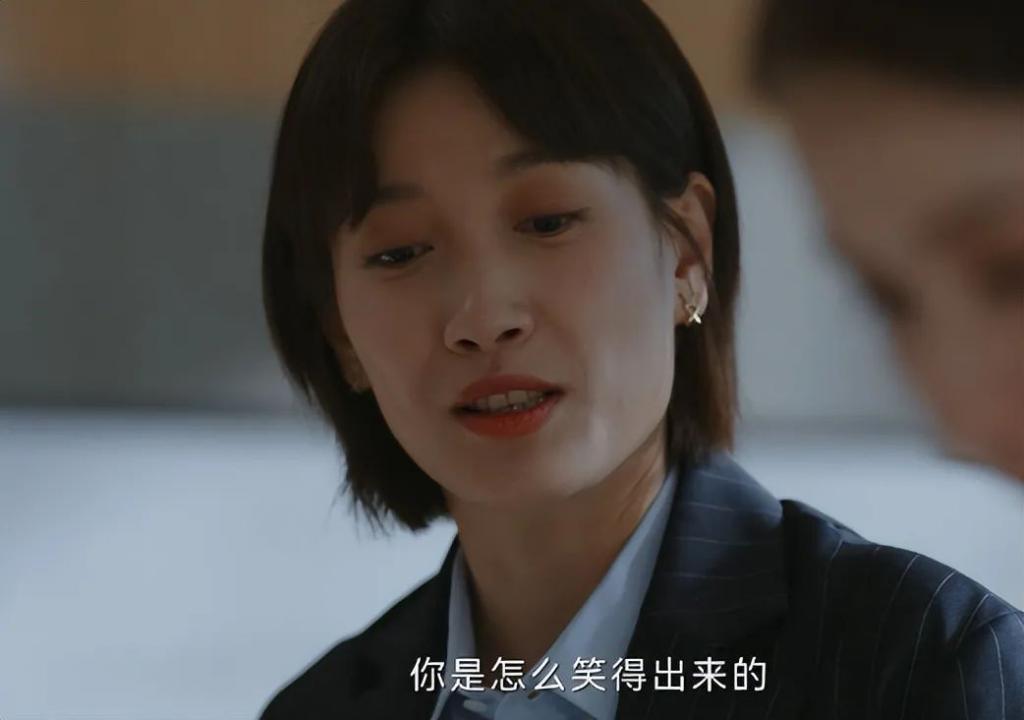 当“硅胶脸”混进央视职场剧，撞上天然脸演员，简直降维打击