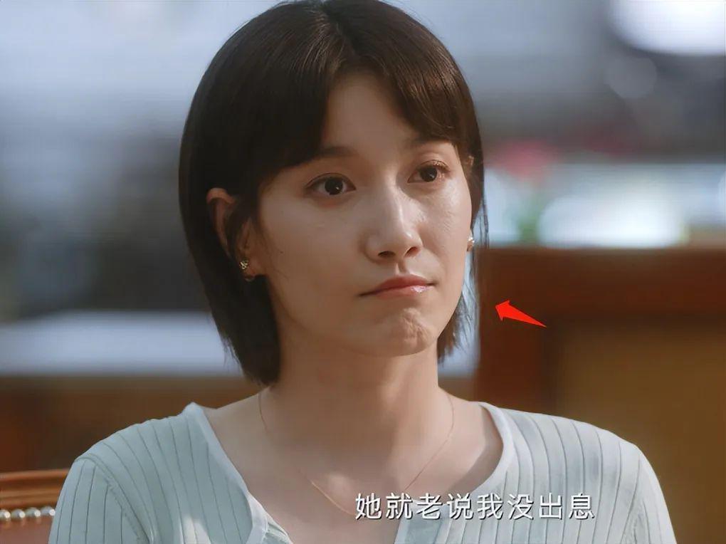 当“硅胶脸”混进央视职场剧，撞上天然脸演员，简直降维打击