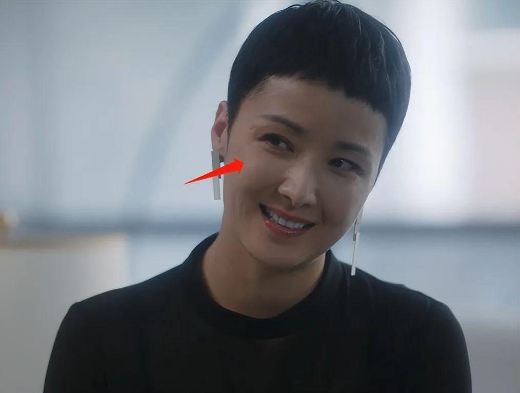 当“硅胶脸”混进央视职场剧，撞上天然脸演员，简直降维打击