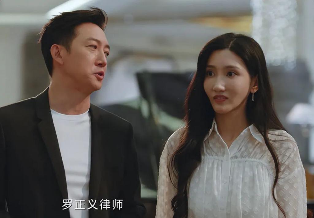当“硅胶脸”混进央视职场剧，撞上天然脸演员，简直降维打击