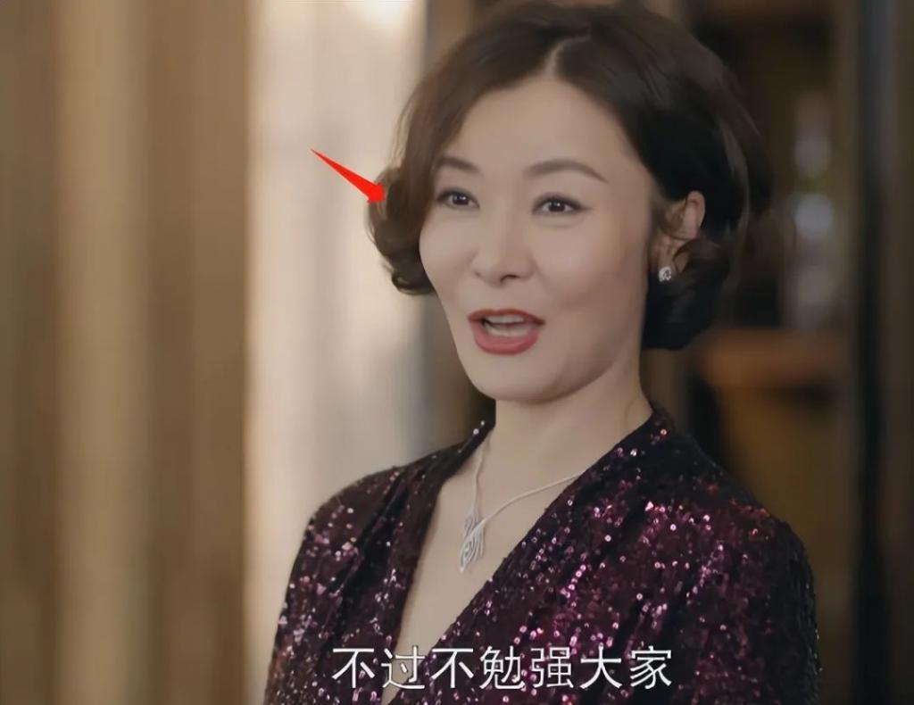 当“硅胶脸”混进央视职场剧，撞上天然脸演员，简直降维打击
