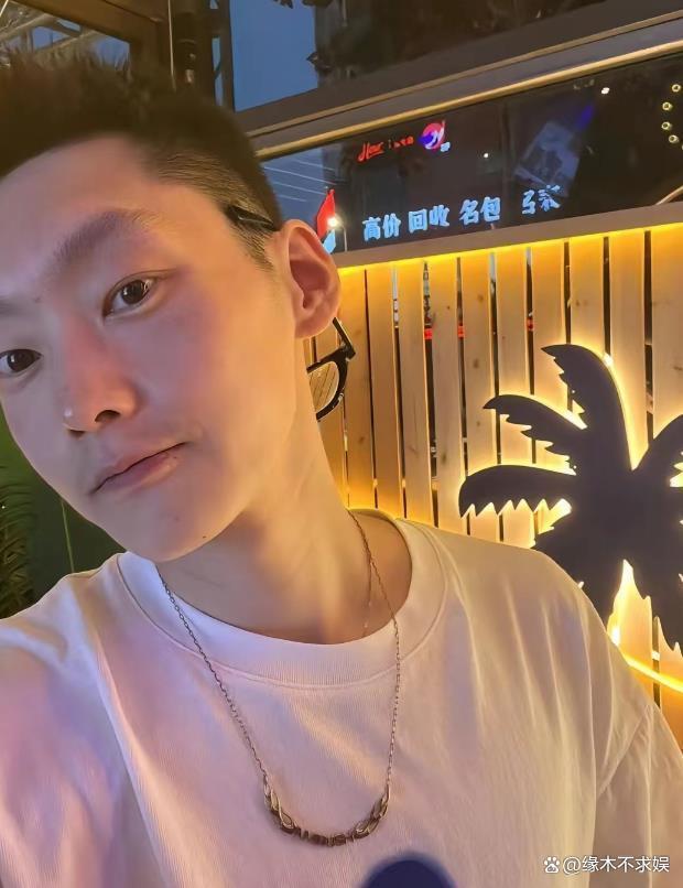29岁快乐小赵因遗传病去世！原生家庭太窒息，最后露面暴瘦烂嘴！