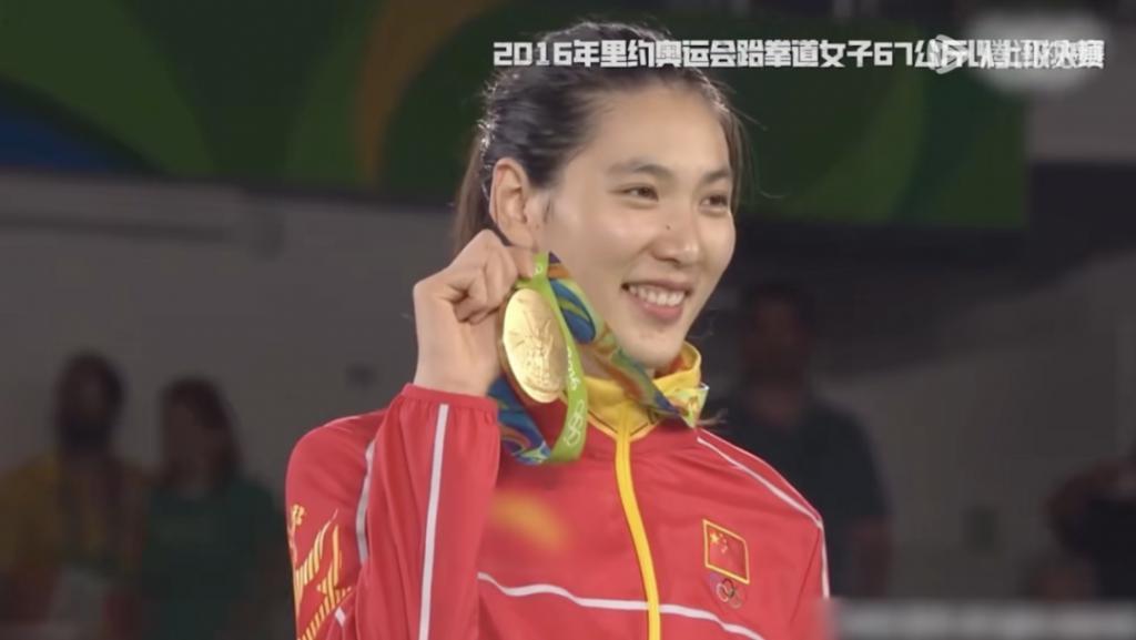 “没想到，她也穿瑜伽裤来勾引男人了”