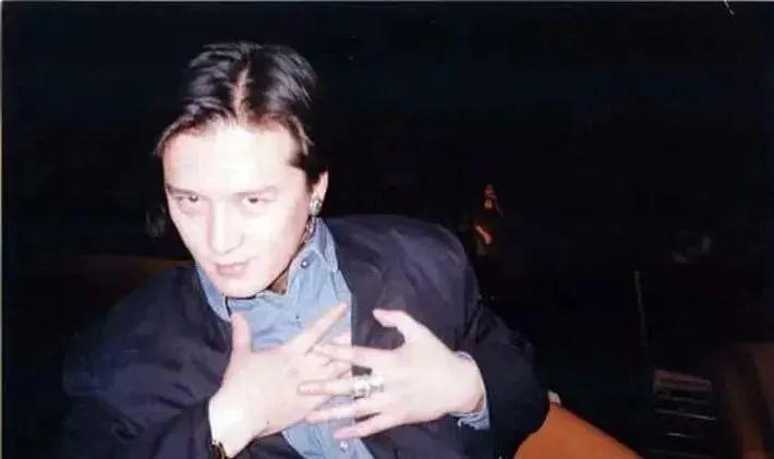 13年后，顶流男星之死