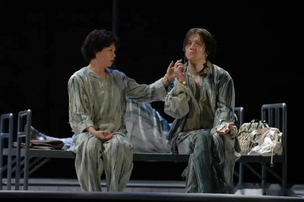 13年后，顶流男星之死