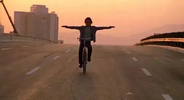 13年后，顶流男星之死