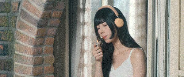意淫她取乐，真恶心！