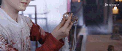 这泼天的富贵，她接住了