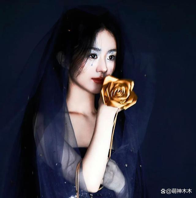 赵丽颖最新硬照翻车！妆容显脏眼神胆怯，被嘲满屏土味