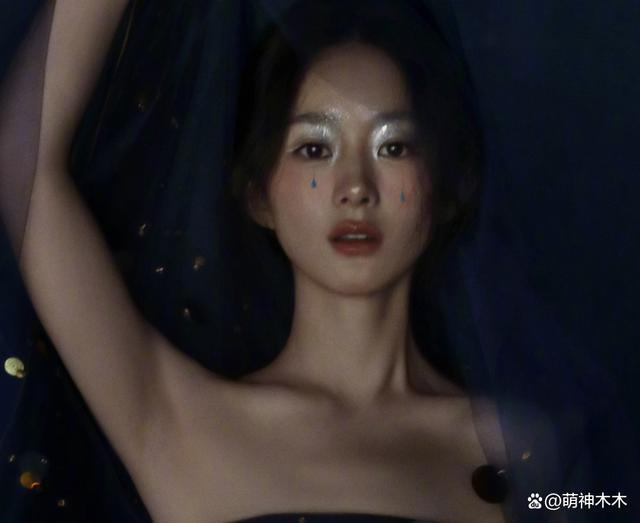 赵丽颖最新硬照翻车！妆容显脏眼神胆怯，被嘲满屏土味