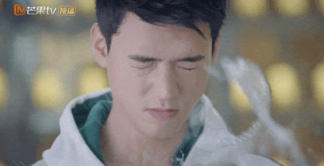 一夜火成顶流的他，如今竟被急哭了？