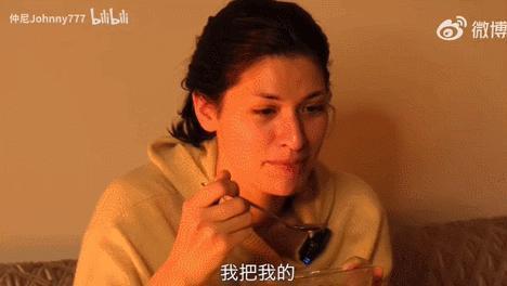 救命，怎么都在庆祝她守寡？