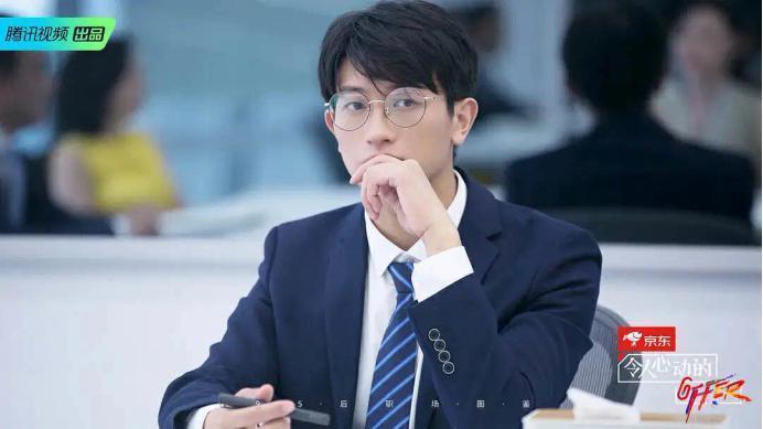 抱抱他吧…感觉他要碎掉了？