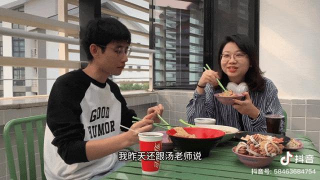 抱抱他吧…感觉他要碎掉了？