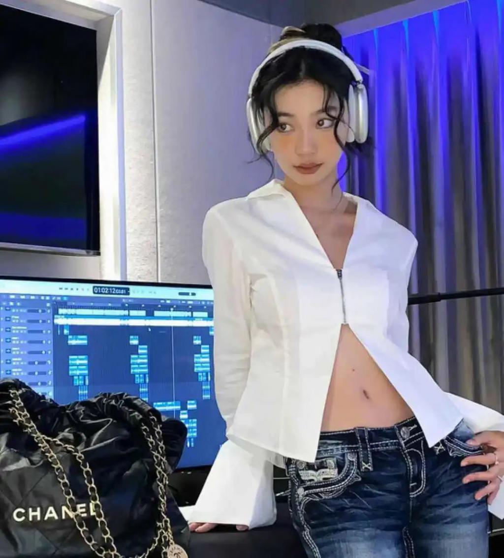 戴上人均宋慧乔，这个“电子垃圾”咋成打工人的氛围感神器了？