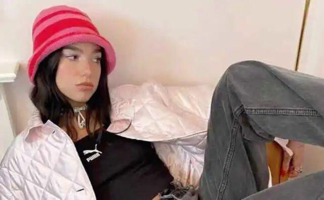 戴上人均宋慧乔，这个“电子垃圾”咋成打工人的氛围感神器了？