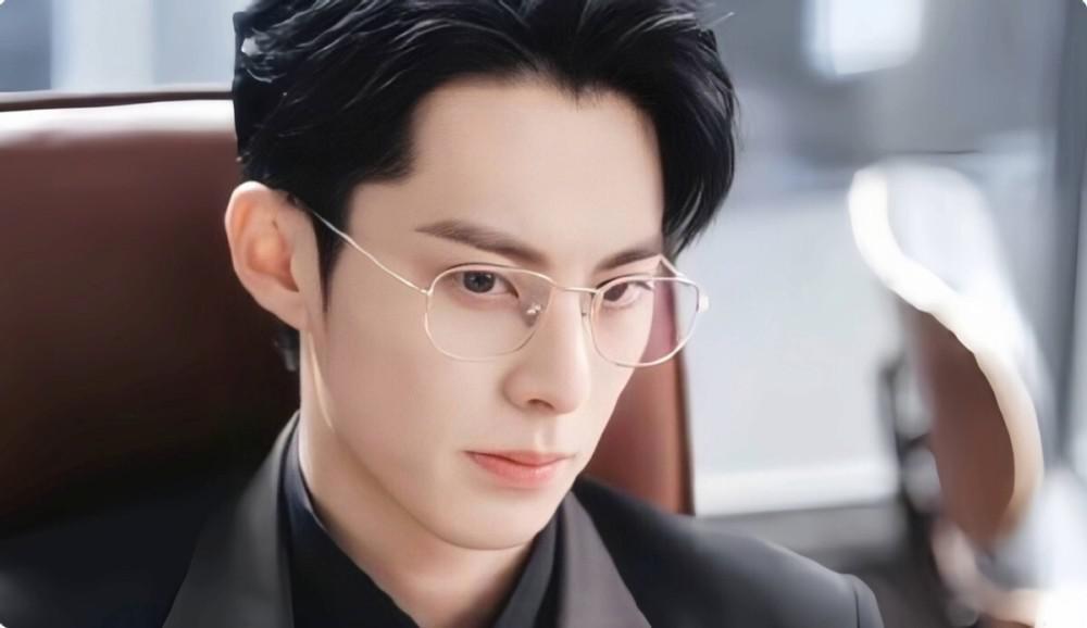 49岁贾静雯和小24岁鲜肉演姐弟恋，吻戏引热议：演母子都不为过