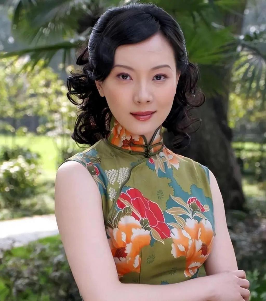 看了陈数20年前的旧照,才明白她如今的“硅胶脸”情有可原