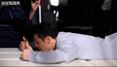 抱抱他吧…感觉他要碎掉了?