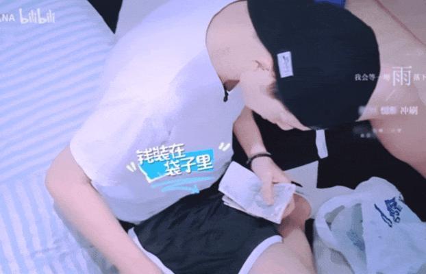 抱抱他吧…感觉他要碎掉了?